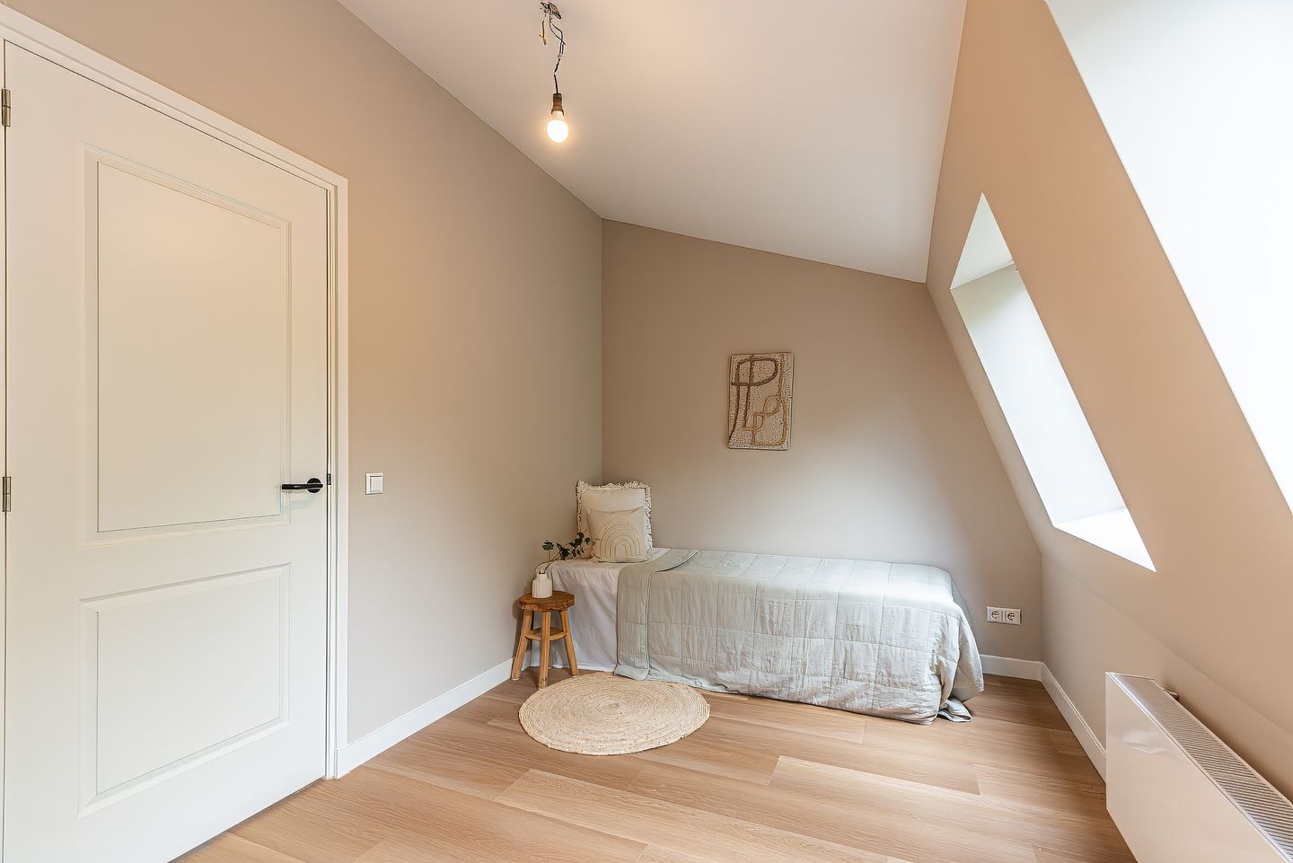Stylish Move-in Ready Home with Versatile Outbuilding in Prime Hilversum Location — 34