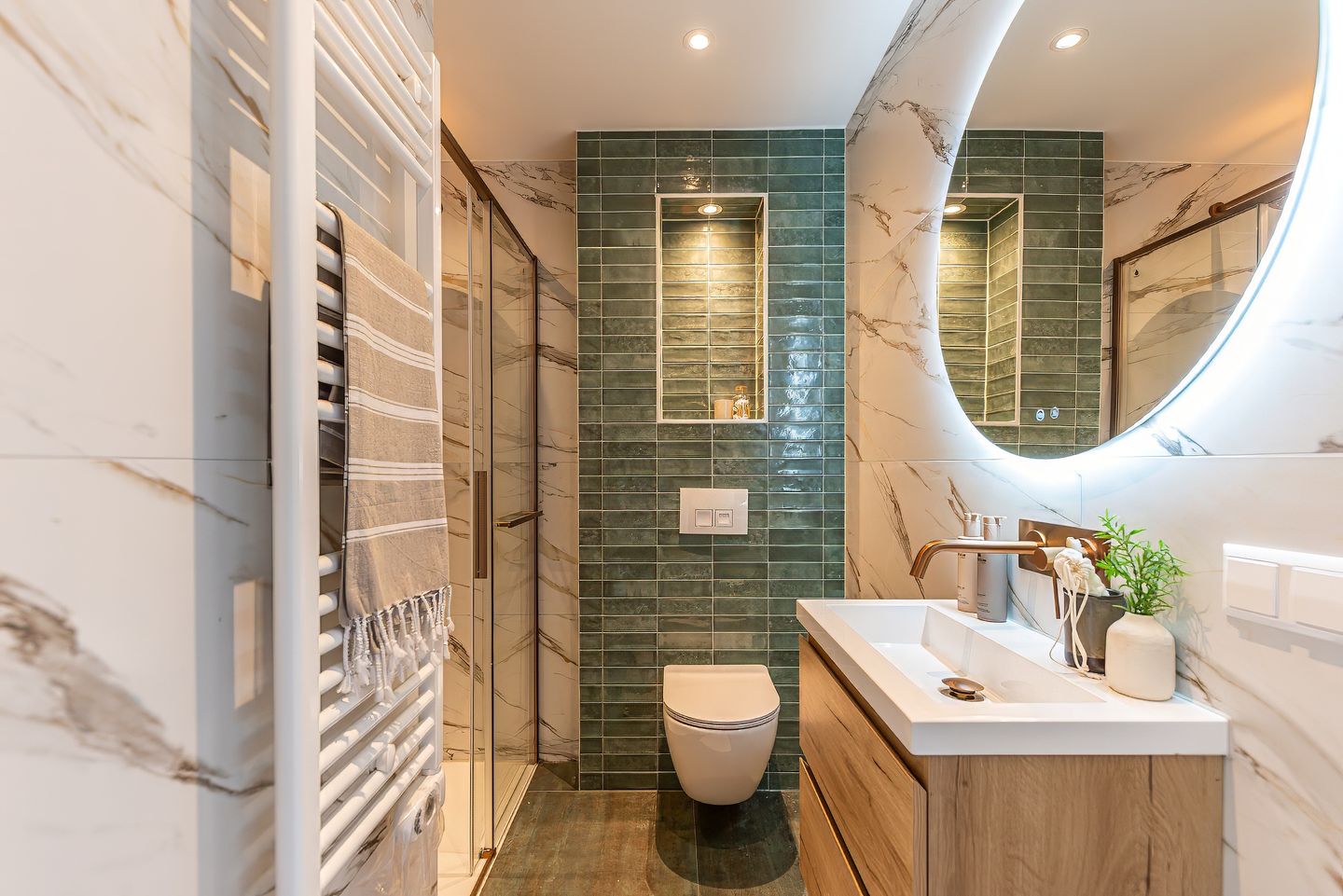 Stylish Move-in Ready Home with Versatile Outbuilding in Prime Hilversum Location — 40