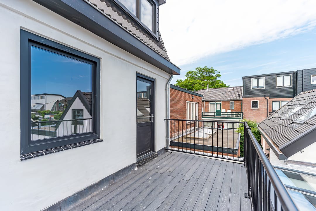Stylish Move-in Ready Home with Versatile Outbuilding in Prime Hilversum Location — 26