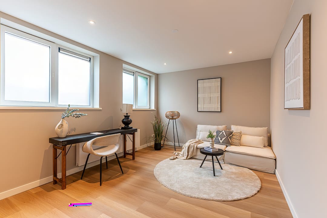 Stylish Move-in Ready Home with Versatile Outbuilding in Prime Hilversum Location — 13