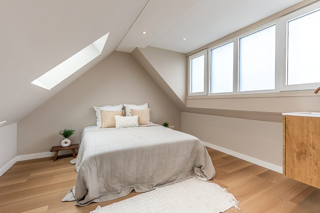 Stylish Move-in Ready Home with Versatile Outbuilding in Prime Hilversum Location — 16