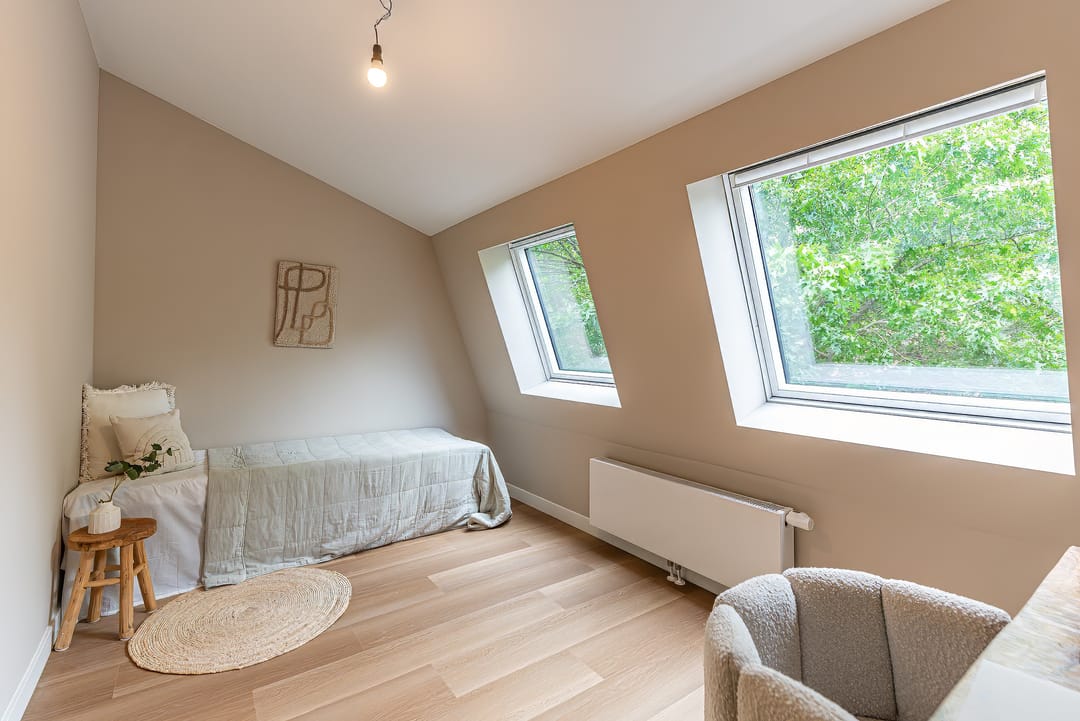 Stylish Move-in Ready Home with Versatile Outbuilding in Prime Hilversum Location — 32