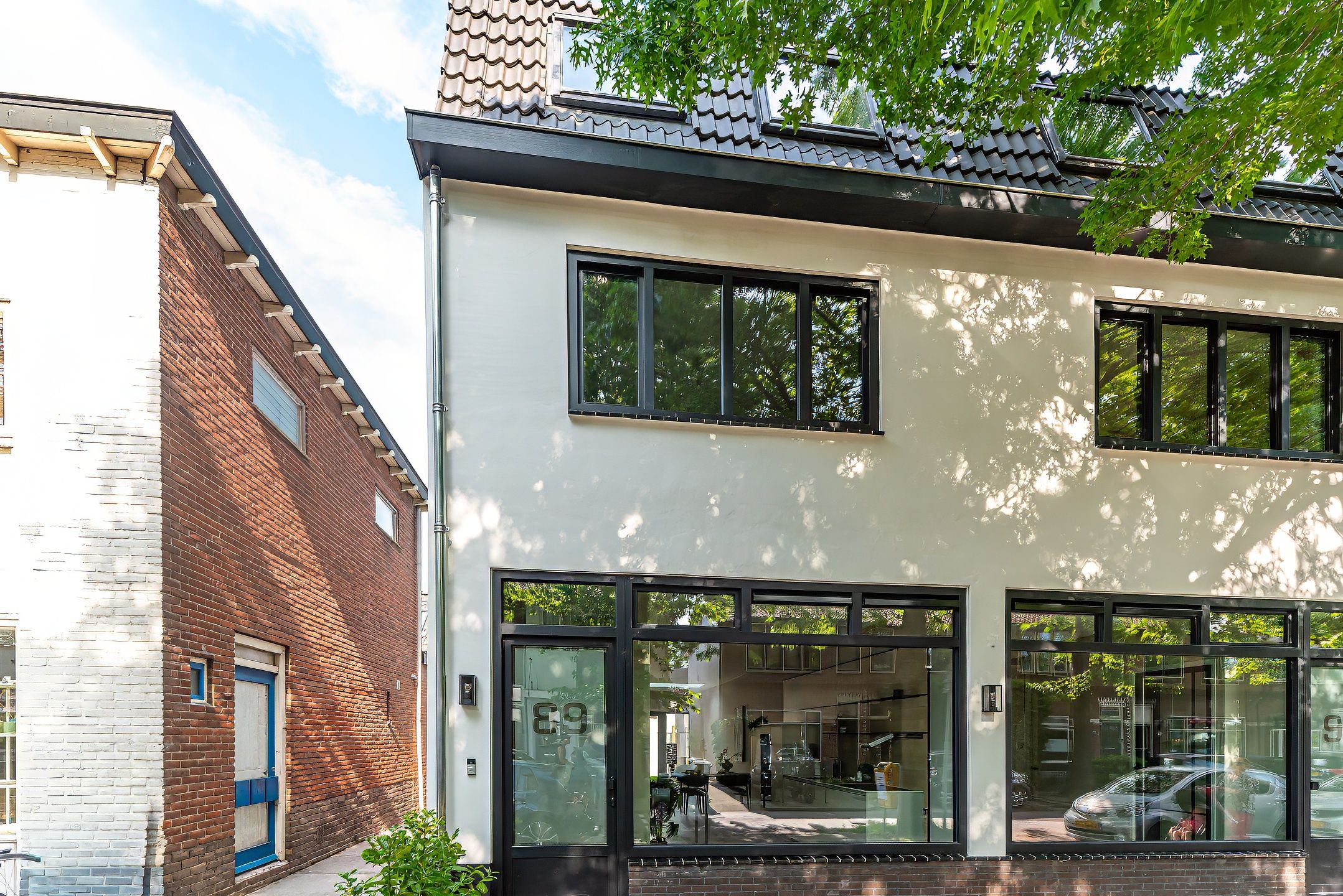 Stylish Move-in Ready Home with Versatile Outbuilding in Prime Hilversum Location — 42