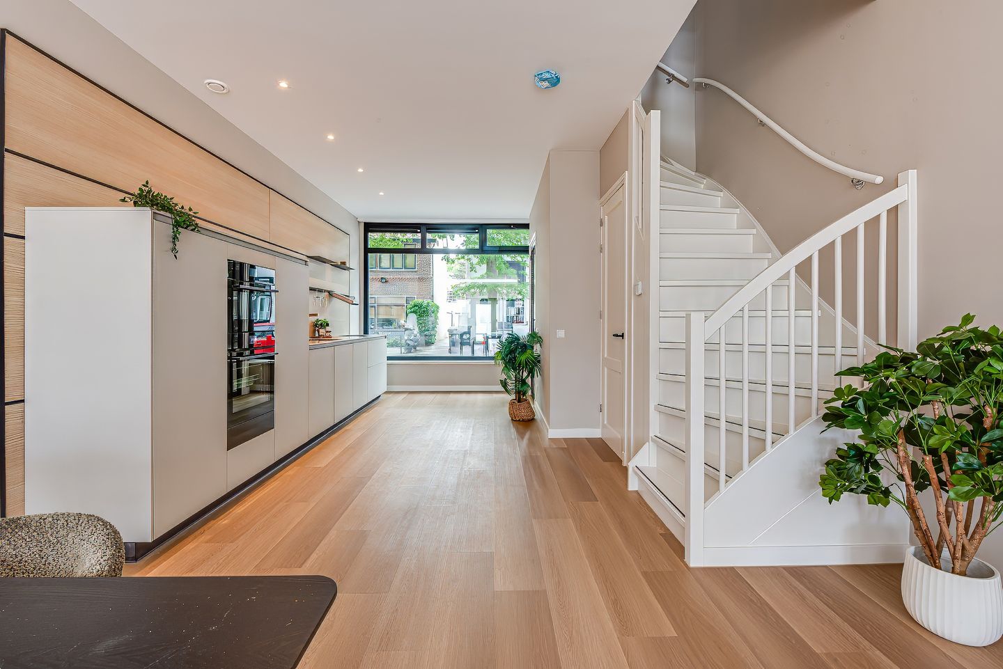 Stylish Move-in Ready Home with Versatile Outbuilding in Prime Hilversum Location — 10
