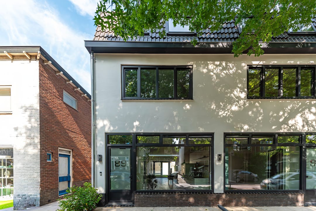 Stylish Move-in Ready Home with Versatile Outbuilding in Prime Hilversum Location — 43