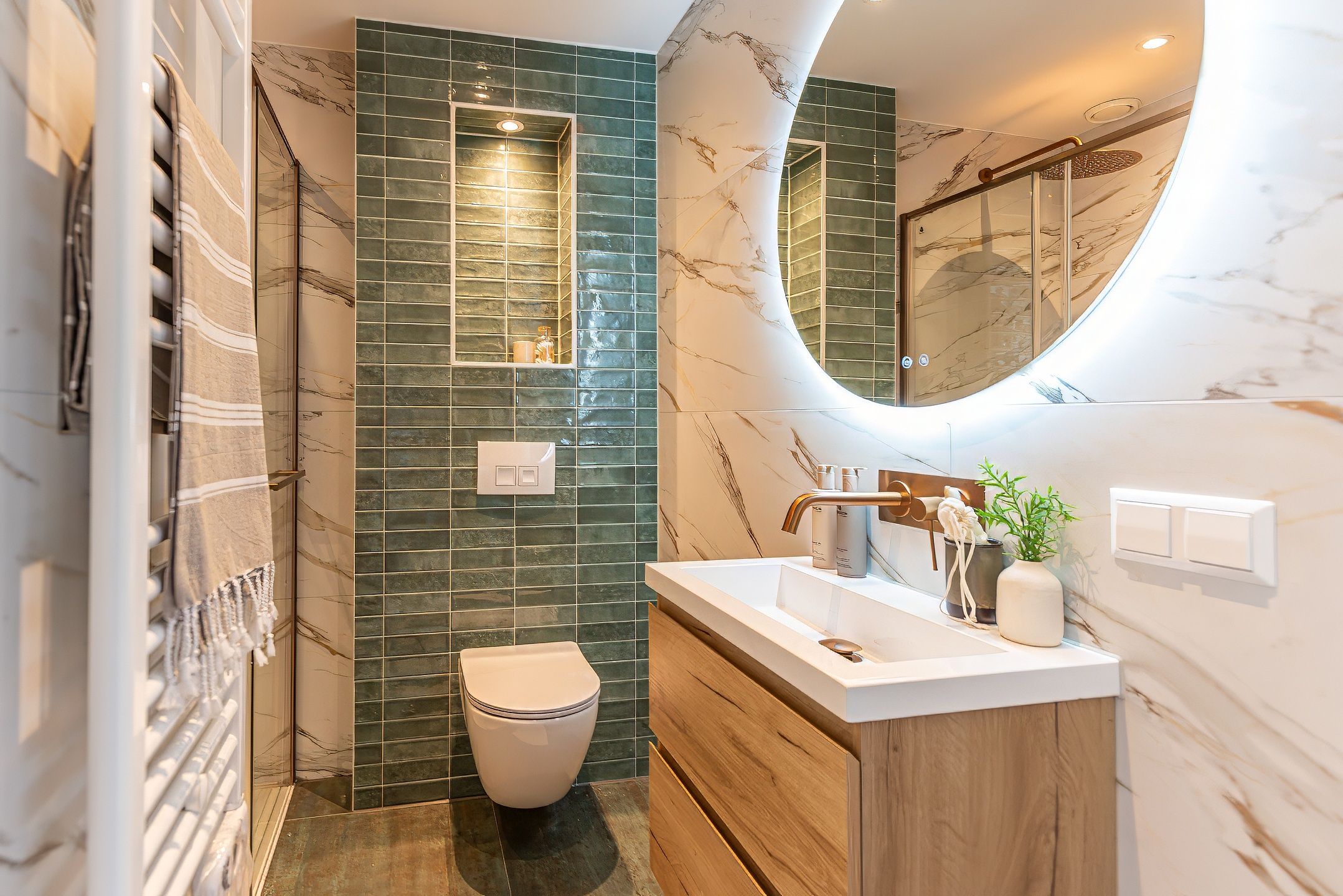 Stylish Move-in Ready Home with Versatile Outbuilding in Prime Hilversum Location — 39