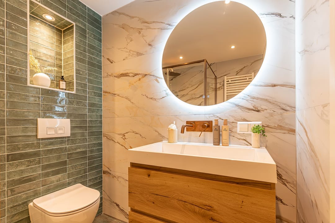 Stylish Move-in Ready Home with Versatile Outbuilding in Prime Hilversum Location — 31