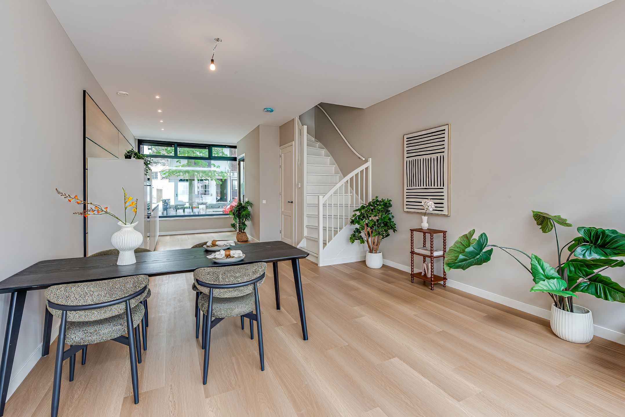 Stylish Move-in Ready Home with Versatile Outbuilding in Prime Hilversum Location — 12