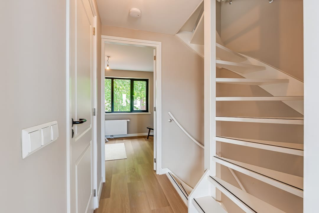 Stylish Move-in Ready Home with Versatile Outbuilding in Prime Hilversum Location — 22