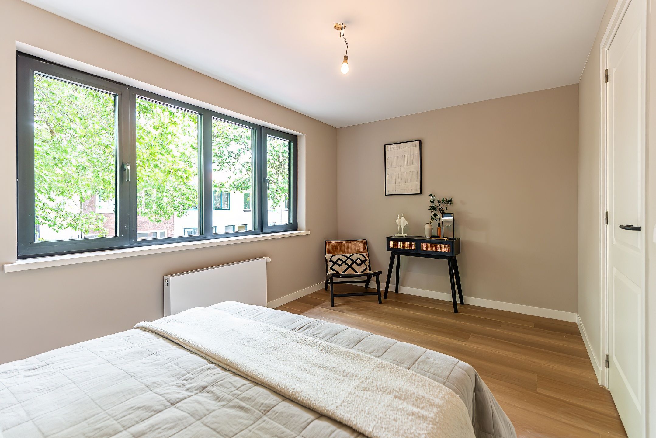 Stylish Move-in Ready Home with Versatile Outbuilding in Prime Hilversum Location — 36