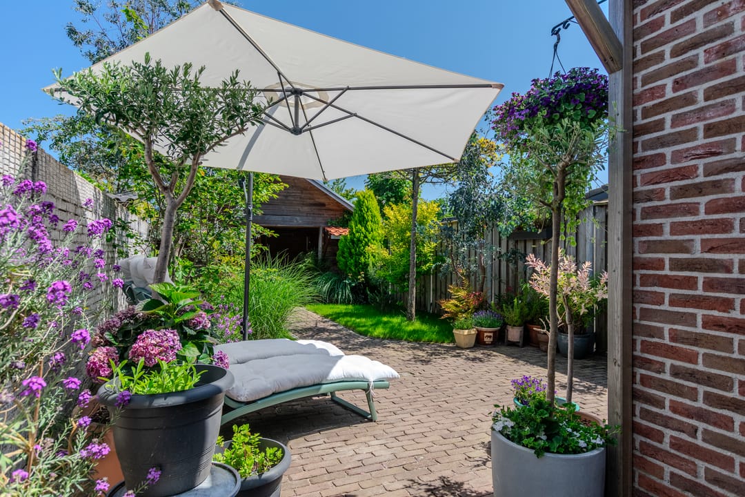 Move-in Ready Extended 1930s Terraced Home with Modern Features and Garden Canopy in Steenbergen Center — 41