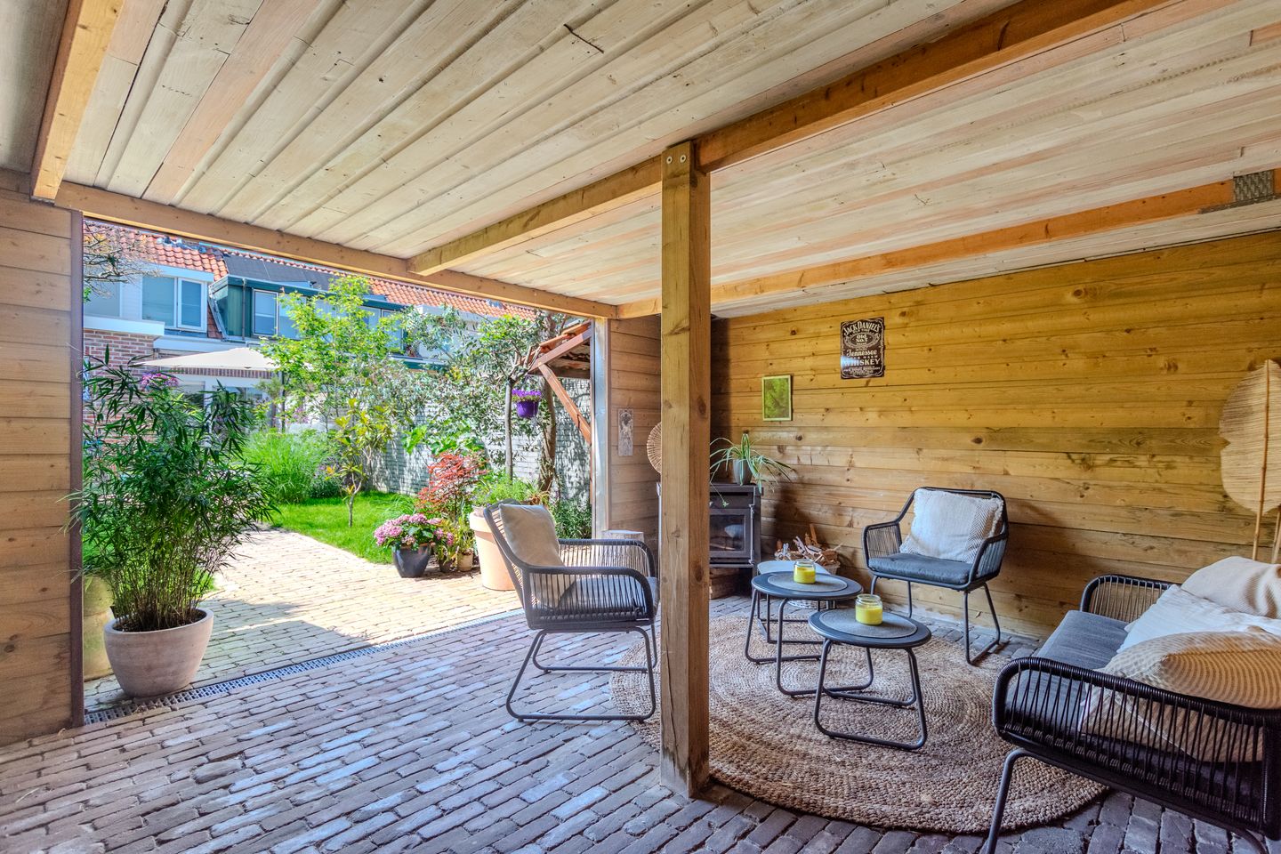 Move-in Ready Extended 1930s Terraced Home with Modern Features and Garden Canopy in Steenbergen Center — 44