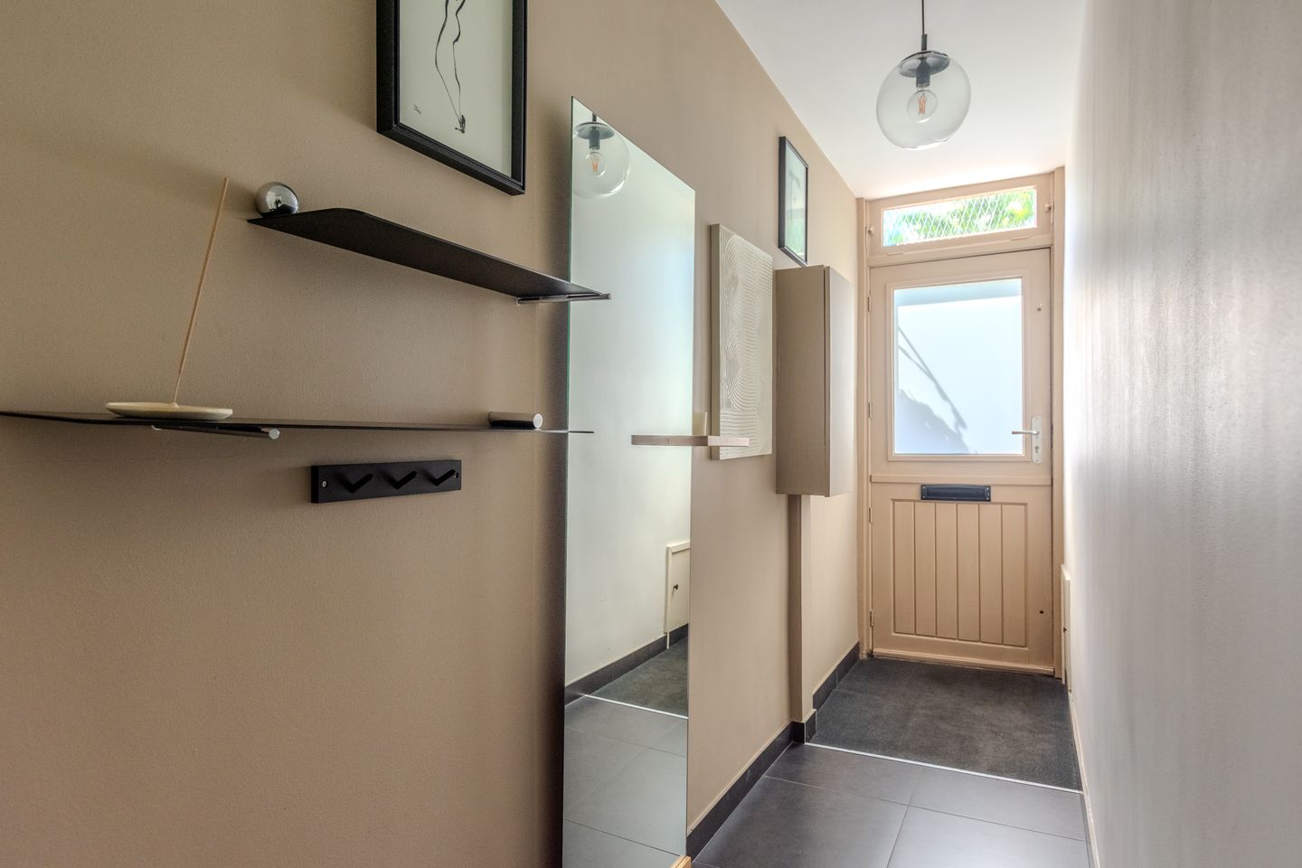 Move-in Ready Extended 1930s Terraced Home with Modern Features and Garden Canopy in Steenbergen Center — 10