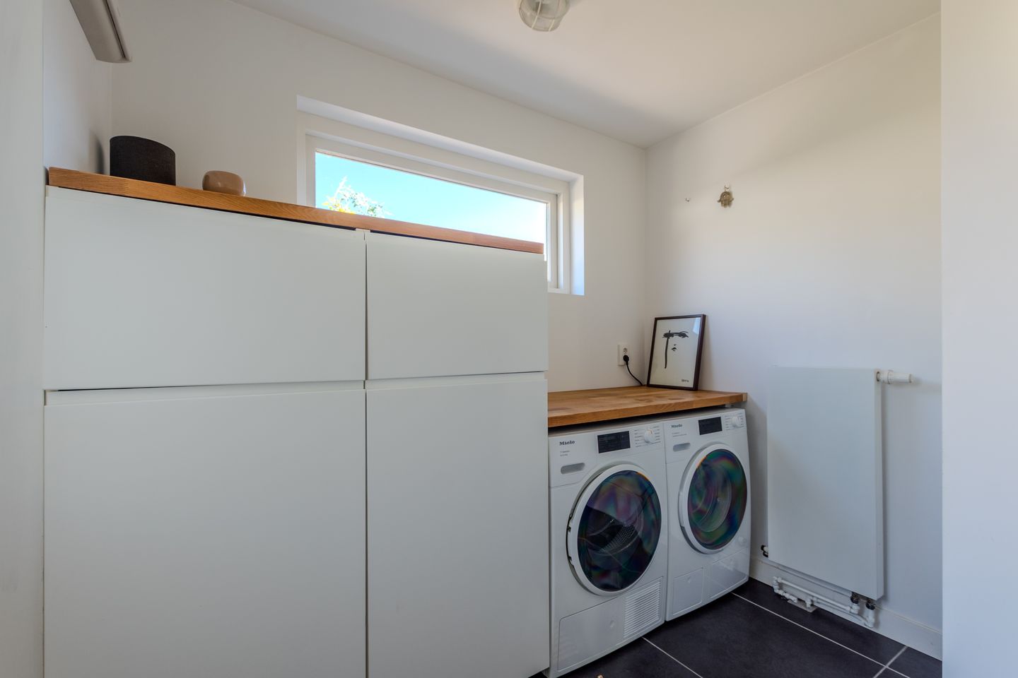 Move-in Ready Extended 1930s Terraced Home with Modern Features and Garden Canopy in Steenbergen Center — 25