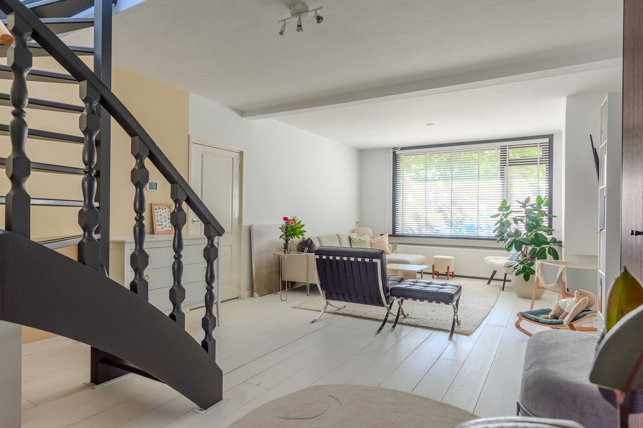 Move-in Ready Extended 1930s Terraced Home with Modern Features and Garden Canopy in Steenbergen Center — 15