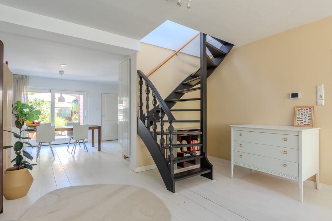 Move-in Ready Extended 1930s Terraced Home with Modern Features and Garden Canopy in Steenbergen Center — 16