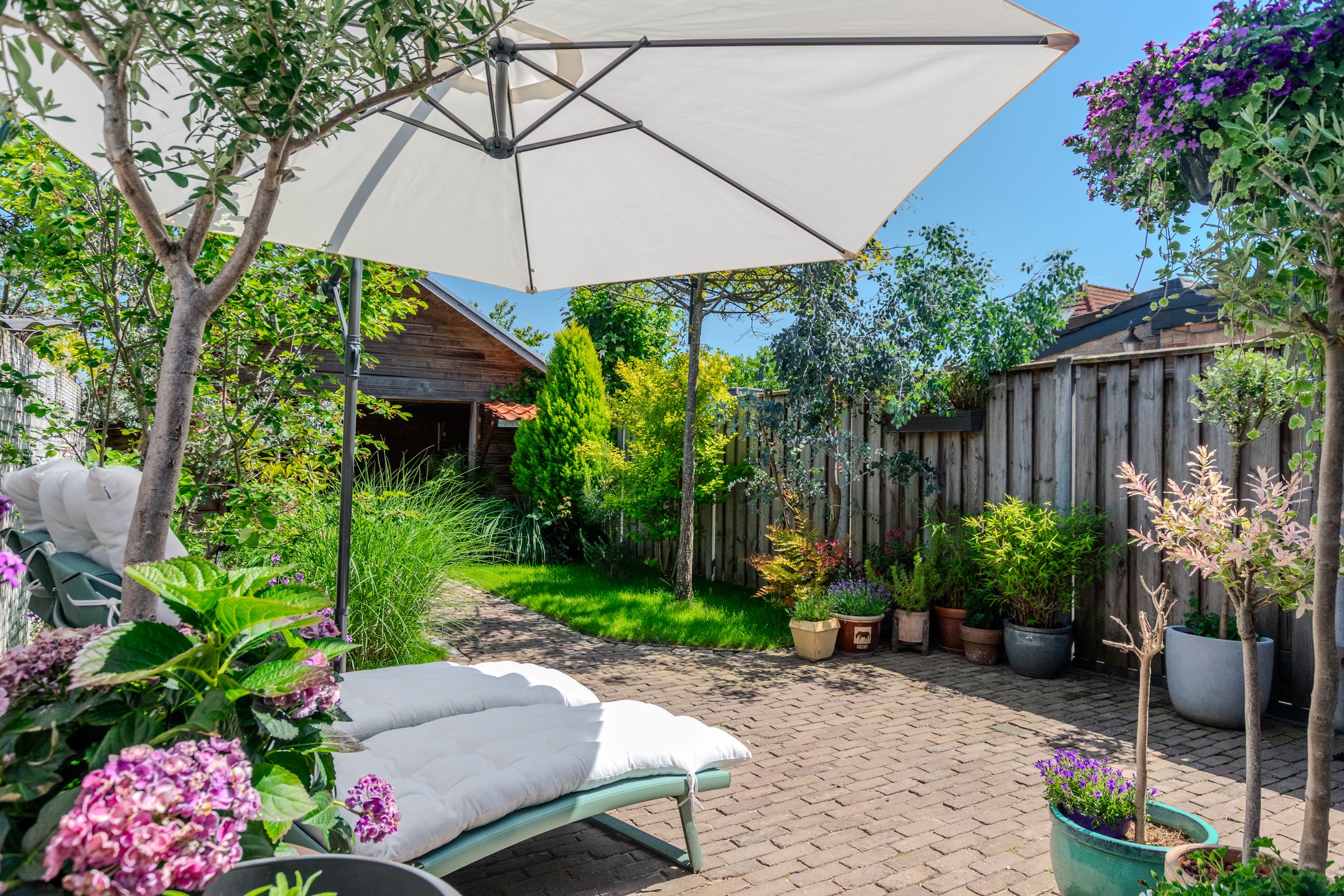 Move-in Ready Extended 1930s Terraced Home with Modern Features and Garden Canopy in Steenbergen Center — 39