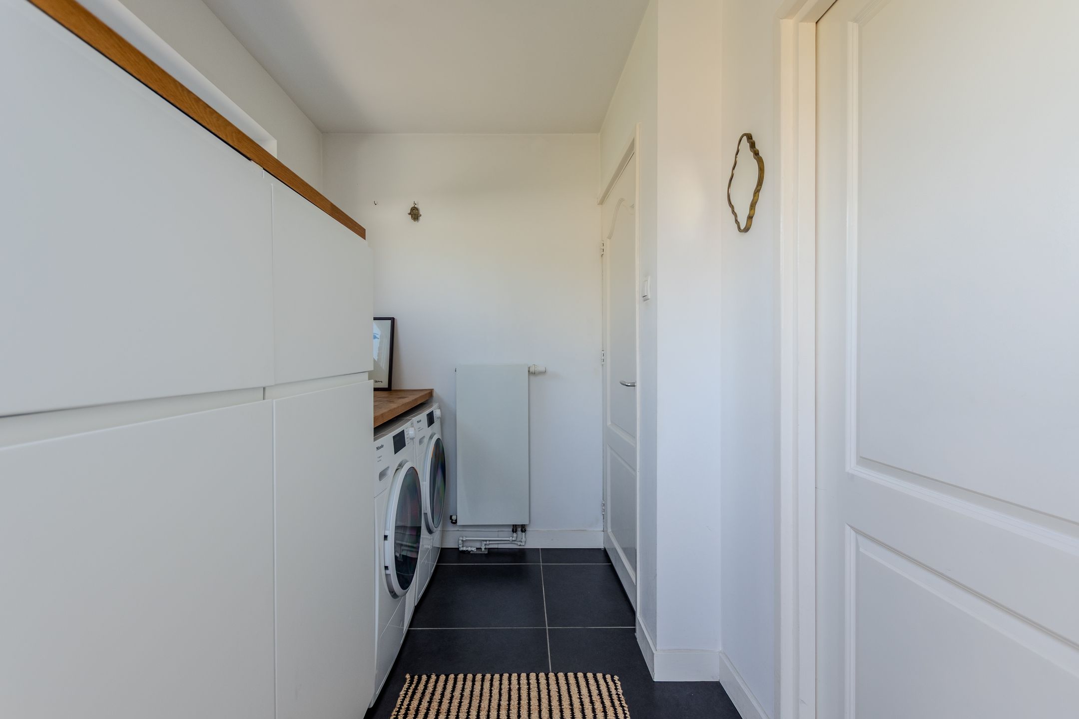 Move-in Ready Extended 1930s Terraced Home with Modern Features and Garden Canopy in Steenbergen Center — 24