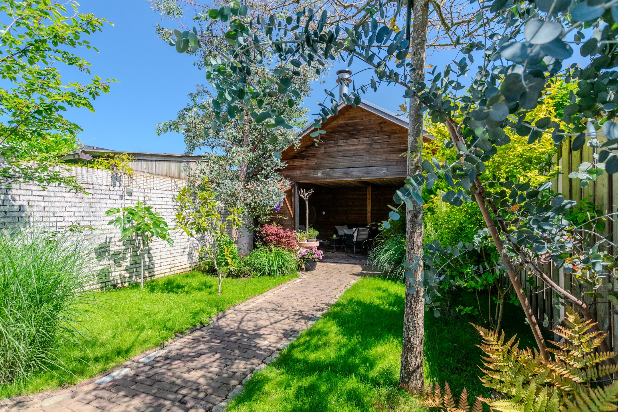 Move-in Ready Extended 1930s Terraced Home with Modern Features and Garden Canopy in Steenbergen Center — 36