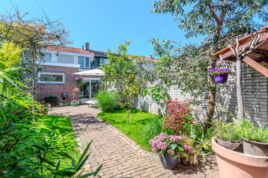 Move-in Ready Extended 1930s Terraced Home with Modern Features and Garden Canopy in Steenbergen Center — 38