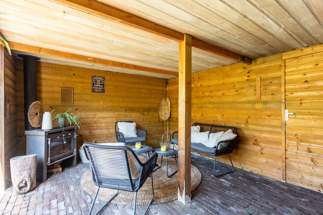 Move-in Ready Extended 1930s Terraced Home with Modern Features and Garden Canopy in Steenbergen Center — 37