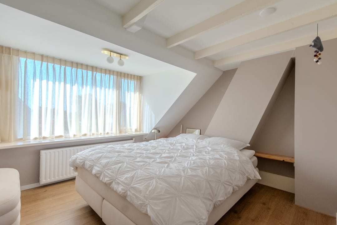 Move-in Ready Extended 1930s Terraced Home with Modern Features and Garden Canopy in Steenbergen Center — 28