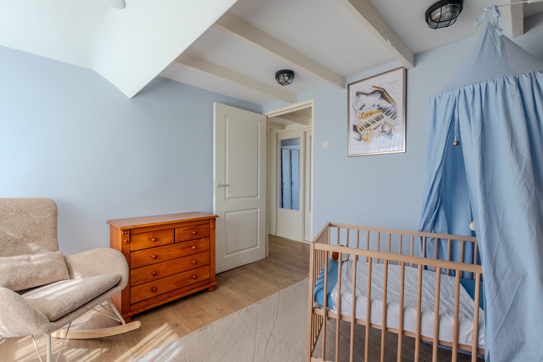 Move-in Ready Extended 1930s Terraced Home with Modern Features and Garden Canopy in Steenbergen Center — 31