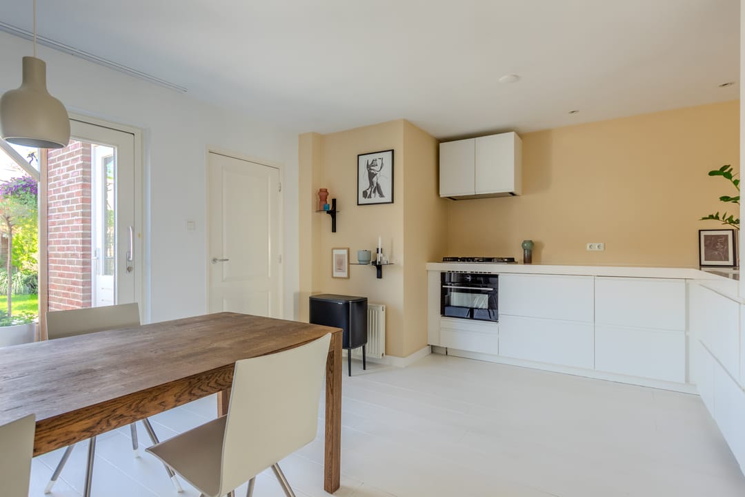 Move-in Ready Extended 1930s Terraced Home with Modern Features and Garden Canopy in Steenbergen Center — 22