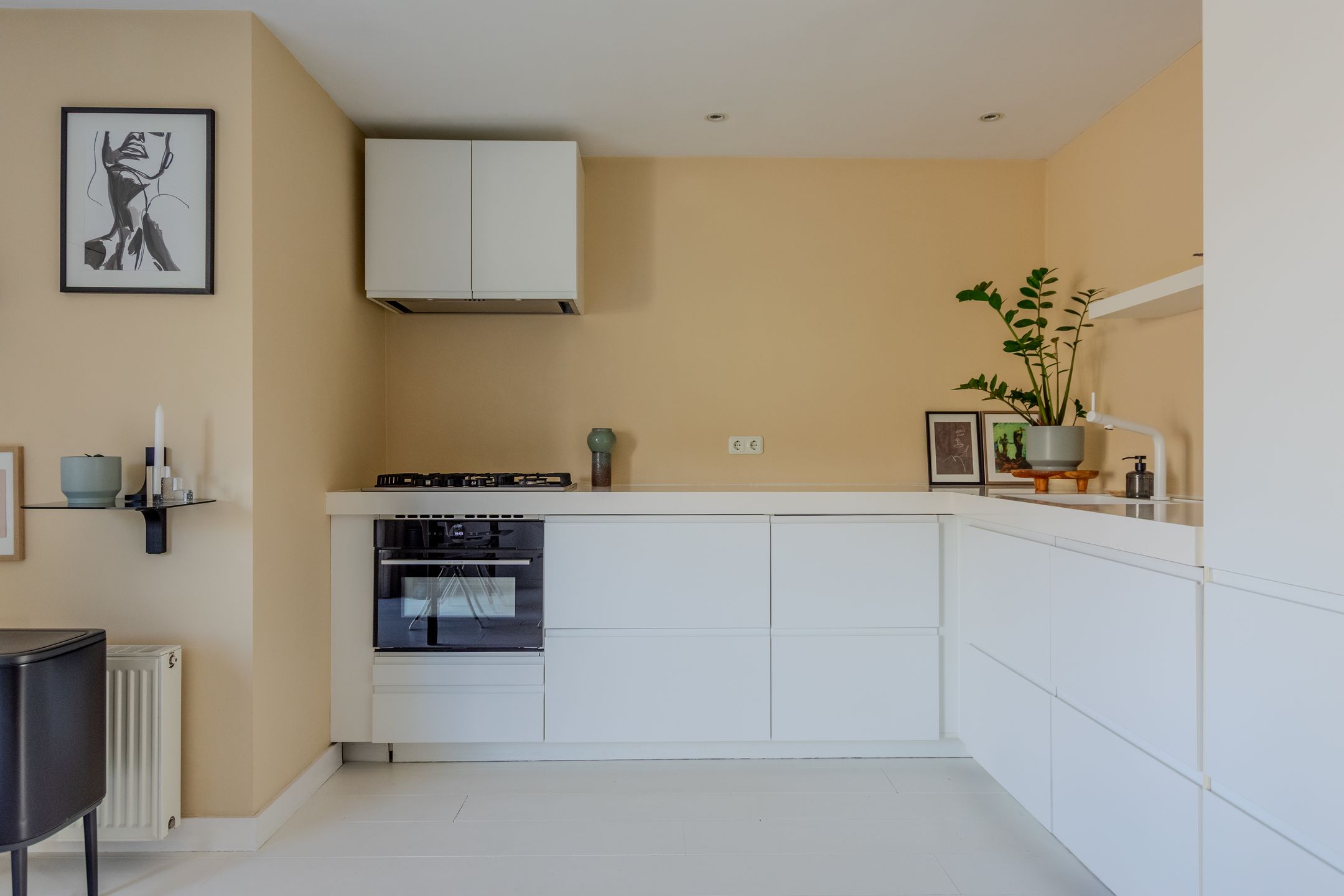 Move-in Ready Extended 1930s Terraced Home with Modern Features and Garden Canopy in Steenbergen Center — 18