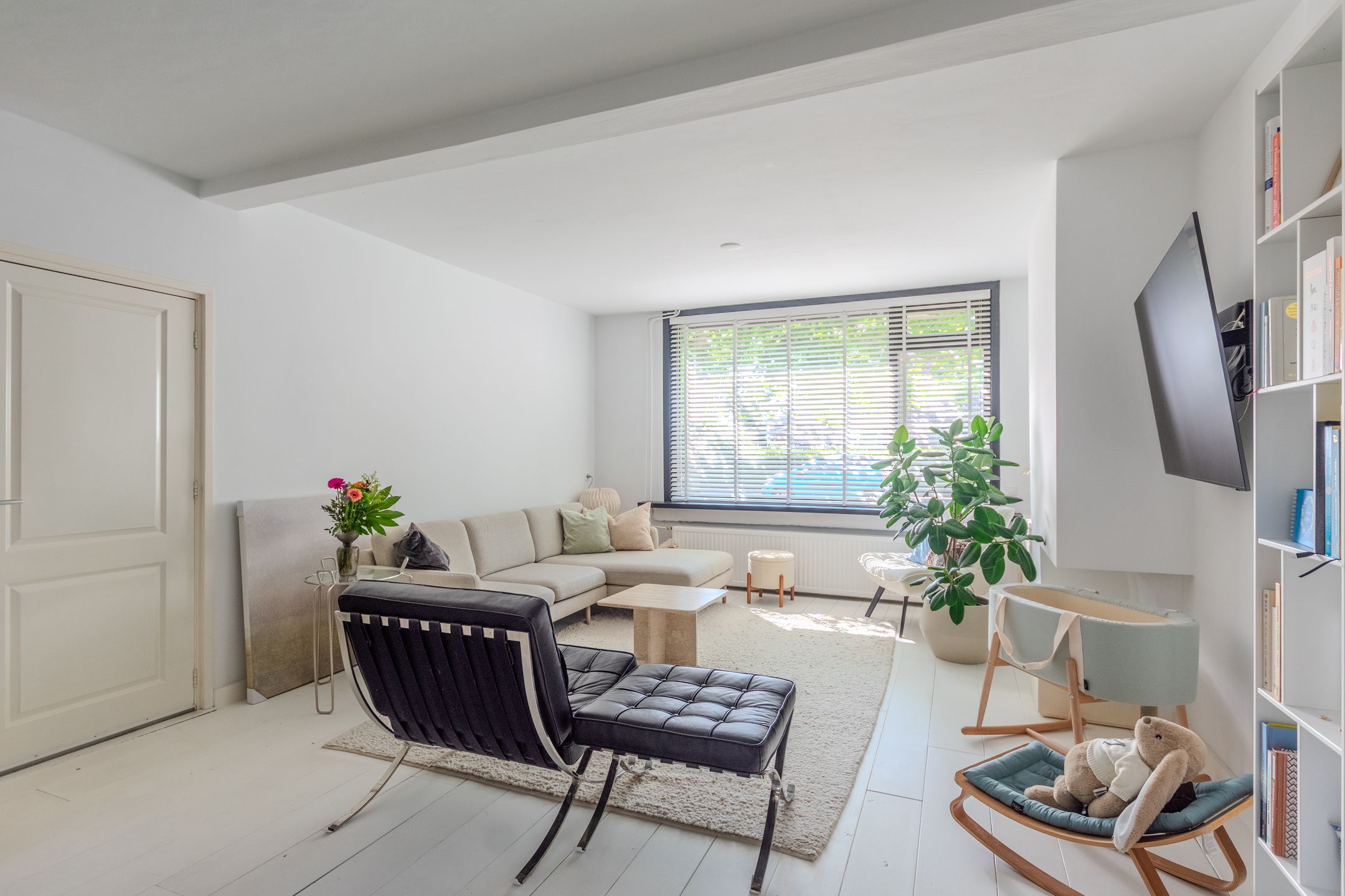 Move-in Ready Extended 1930s Terraced Home with Modern Features and Garden Canopy in Steenbergen Center — 12