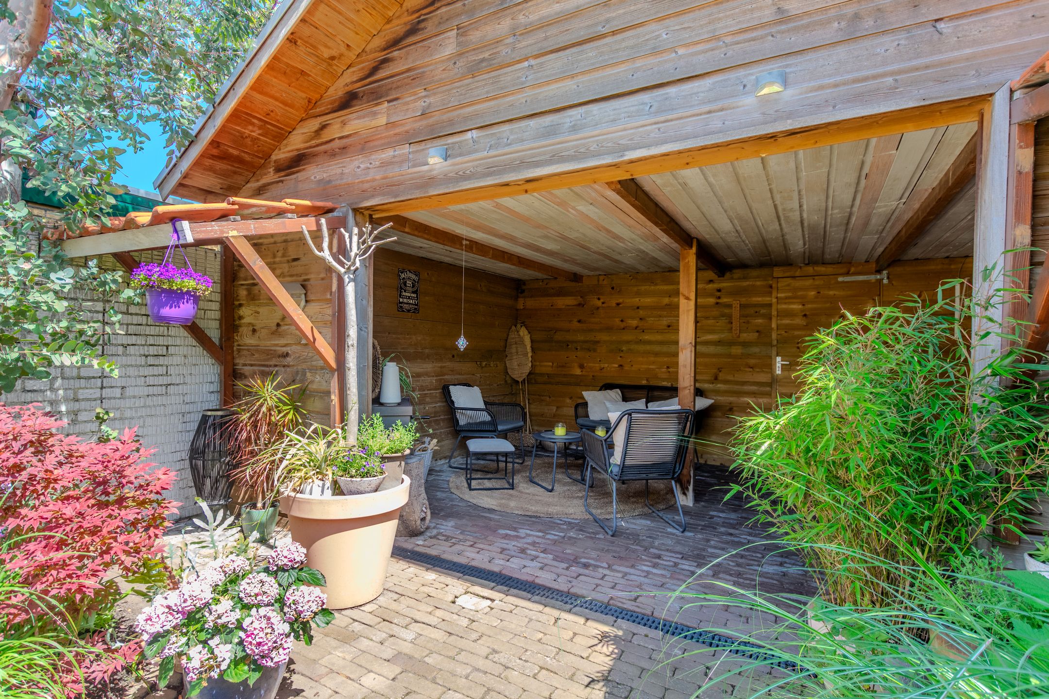 Move-in Ready Extended 1930s Terraced Home with Modern Features and Garden Canopy in Steenbergen Center — 42