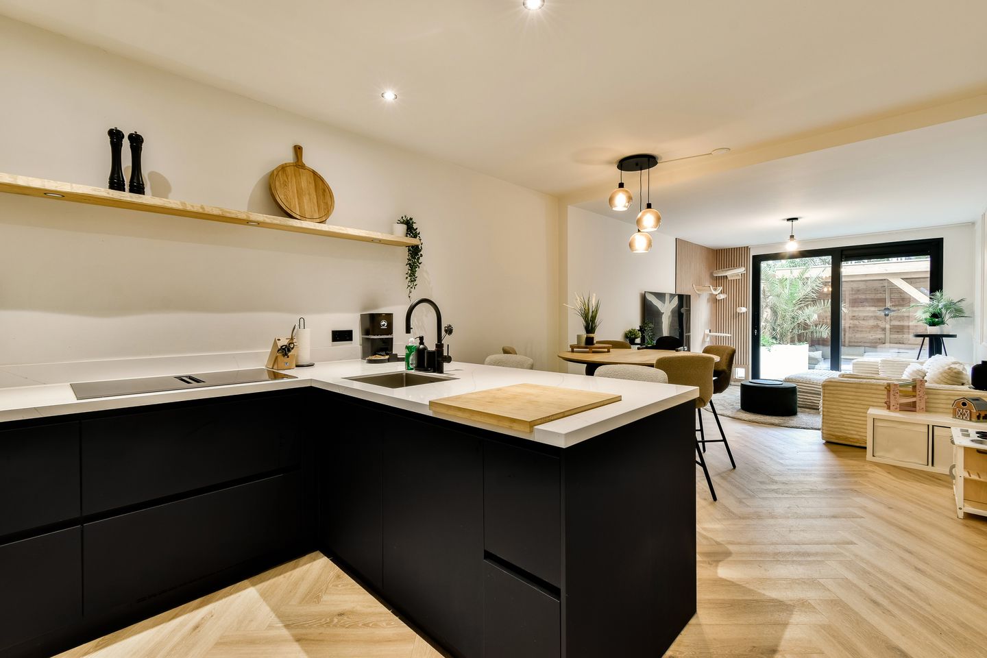Renovated Ground-Floor Apartment with Garden in Rivierenbuurt — 10
