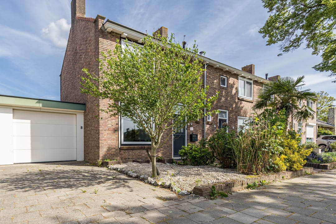 Corner House with Expansion Potential in Quiet Puttershoek — 32
