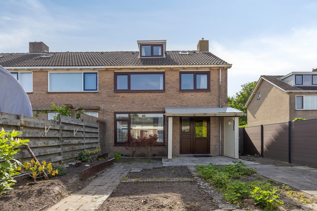 Spacious Corner House with Garage on Large Plot in Middenmeer — 26