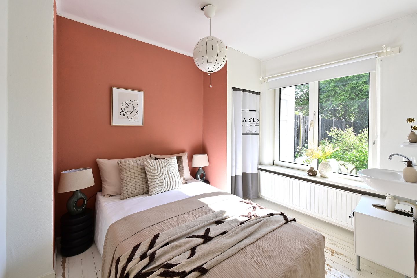 Spacious Ground Floor Apartment with Large Garden and Private Parking in Hilversum — 10