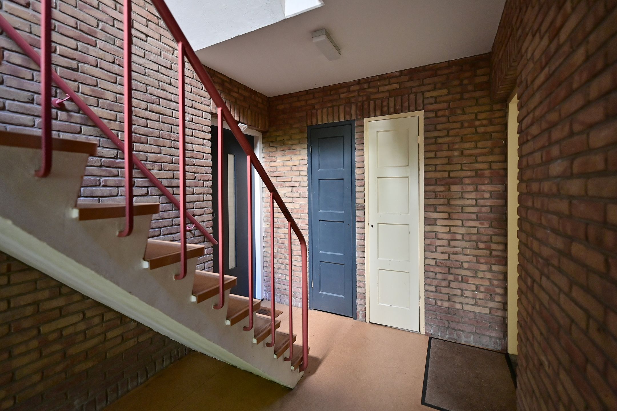 Spacious Ground Floor Apartment with Large Garden and Private Parking in Hilversum — 15