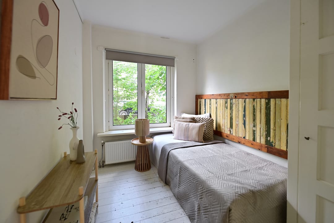 Spacious Ground Floor Apartment with Large Garden and Private Parking in Hilversum — 11