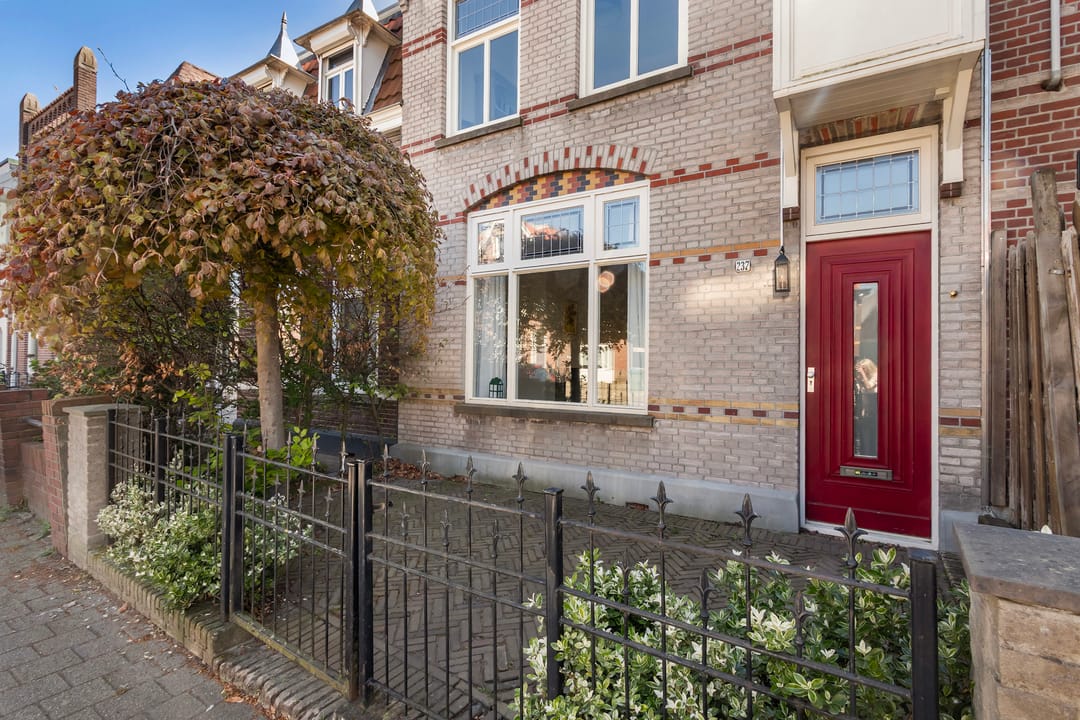Characteristic Townhouse with Four Bedrooms and Detached Garage in Princenhage — 31