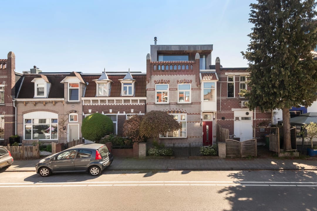 Characteristic Townhouse with Four Bedrooms and Detached Garage in Princenhage — 32