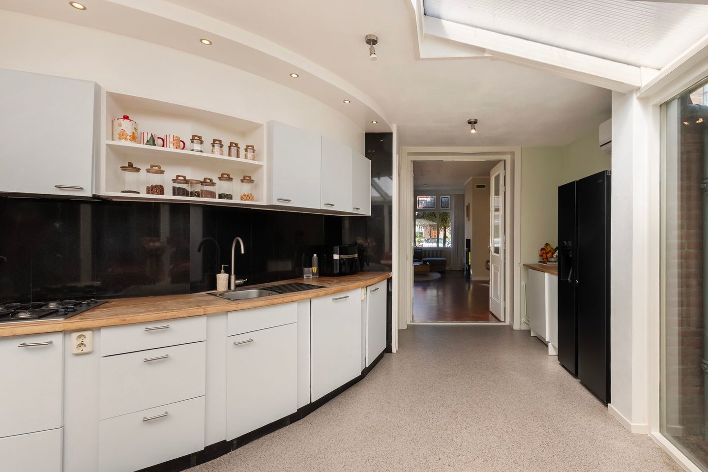 Characteristic Townhouse with Four Bedrooms and Detached Garage in Princenhage — 10