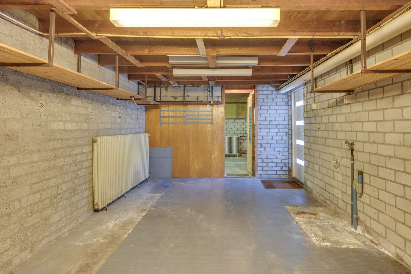 Spacious semi-detached family home with four bedrooms, garage, and sunny southwest garden in a quiet green location near Uden center — 14