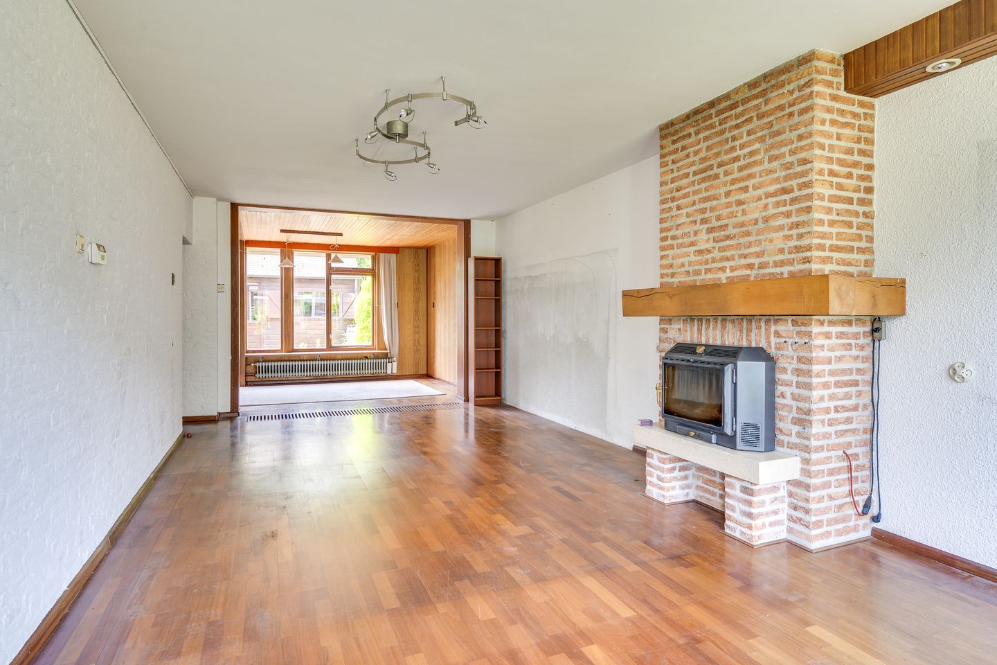 Spacious semi-detached family home with four bedrooms, garage, and sunny southwest garden in a quiet green location near Uden center — 10