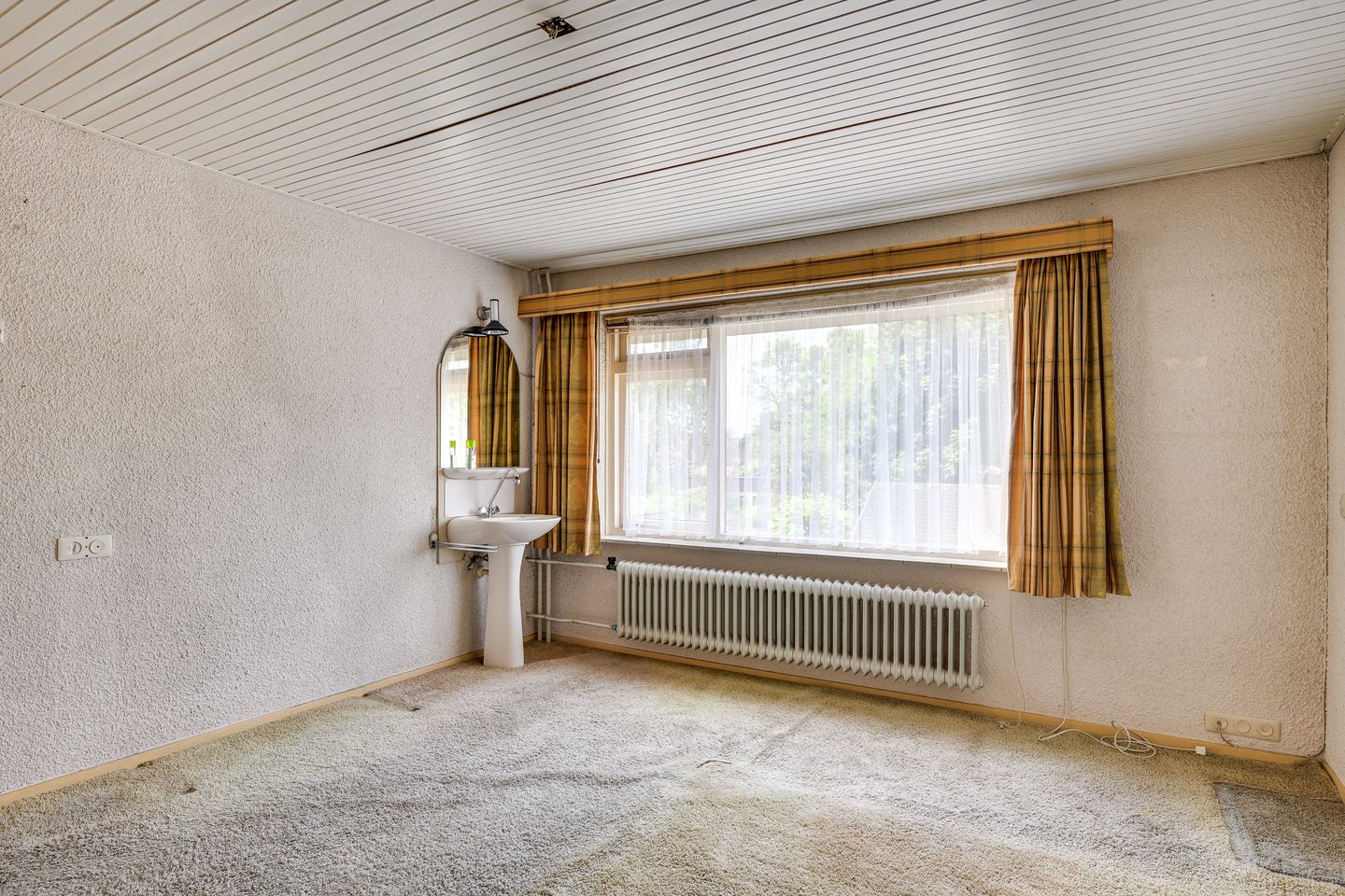 Spacious semi-detached family home with four bedrooms, garage, and sunny southwest garden in a quiet green location near Uden center — 19