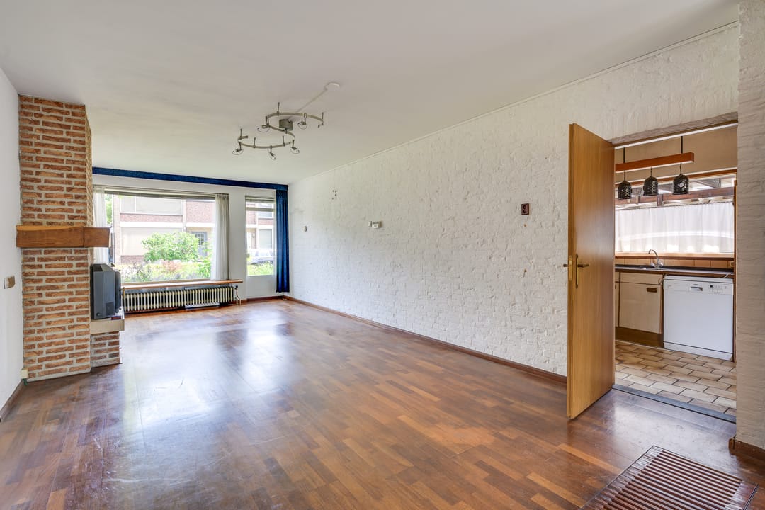 Spacious semi-detached family home with four bedrooms, garage, and sunny southwest garden in a quiet green location near Uden center — 8