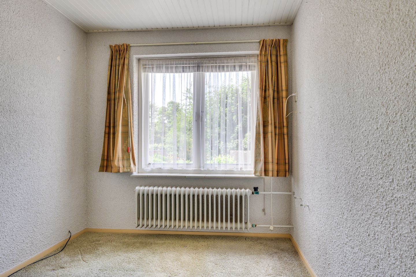 Spacious semi-detached family home with four bedrooms, garage, and sunny southwest garden in a quiet green location near Uden center — 20
