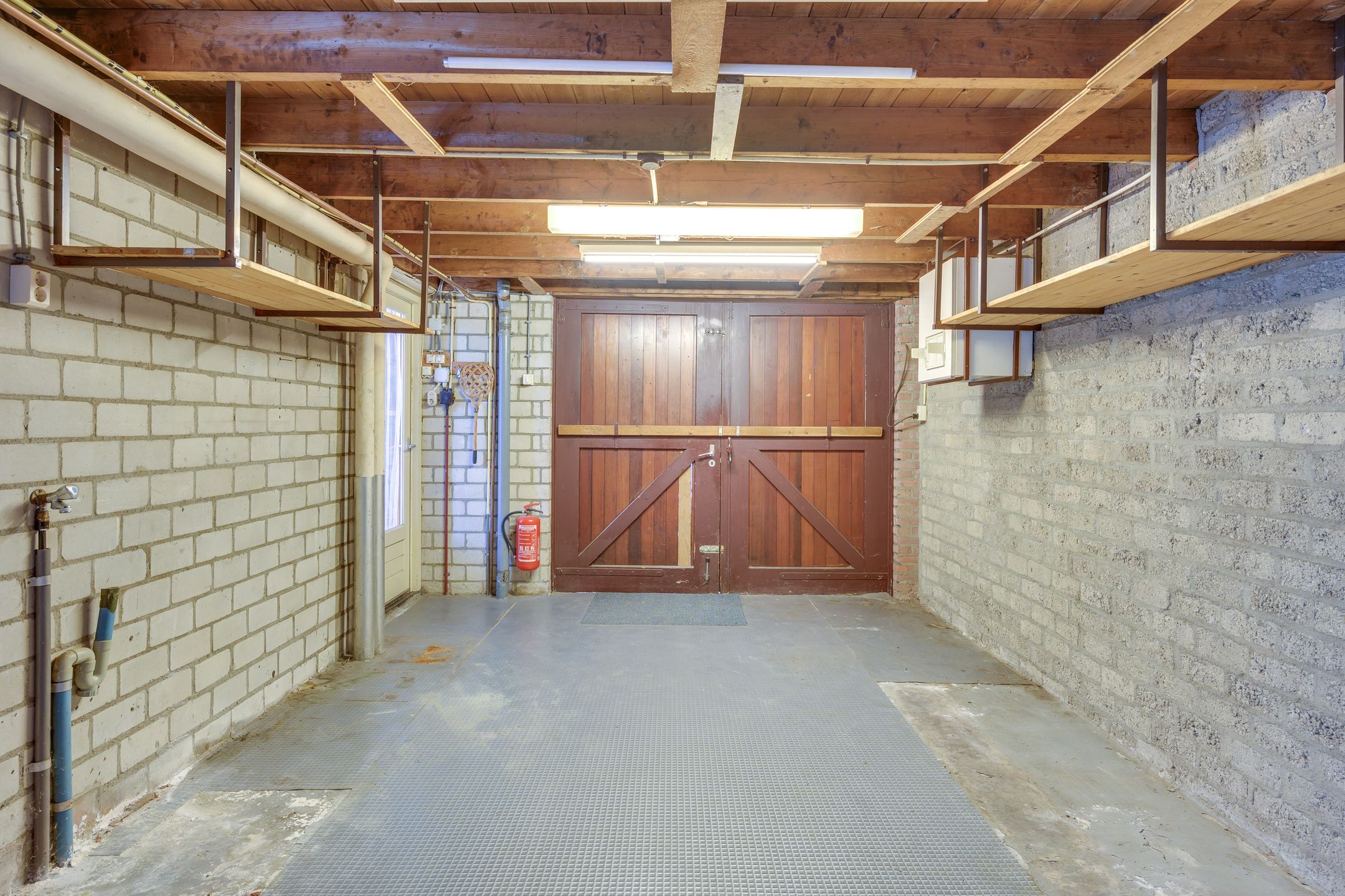 Spacious semi-detached family home with four bedrooms, garage, and sunny southwest garden in a quiet green location near Uden center — 15