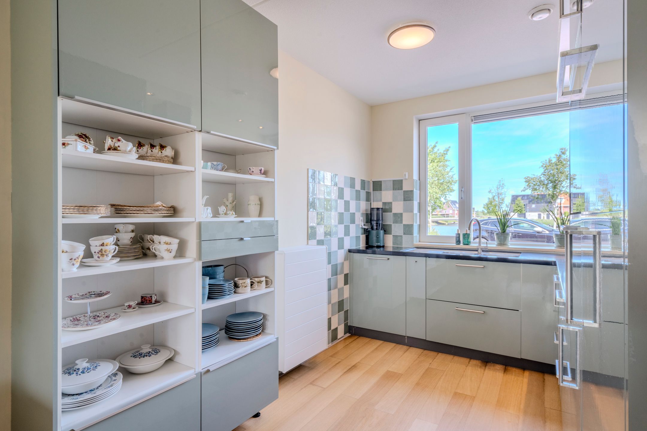 Modern and energy-efficient terraced house with unobstructed water views in Westerdel — 18