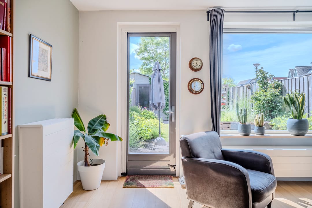 Modern and energy-efficient terraced house with unobstructed water views in Westerdel — 11