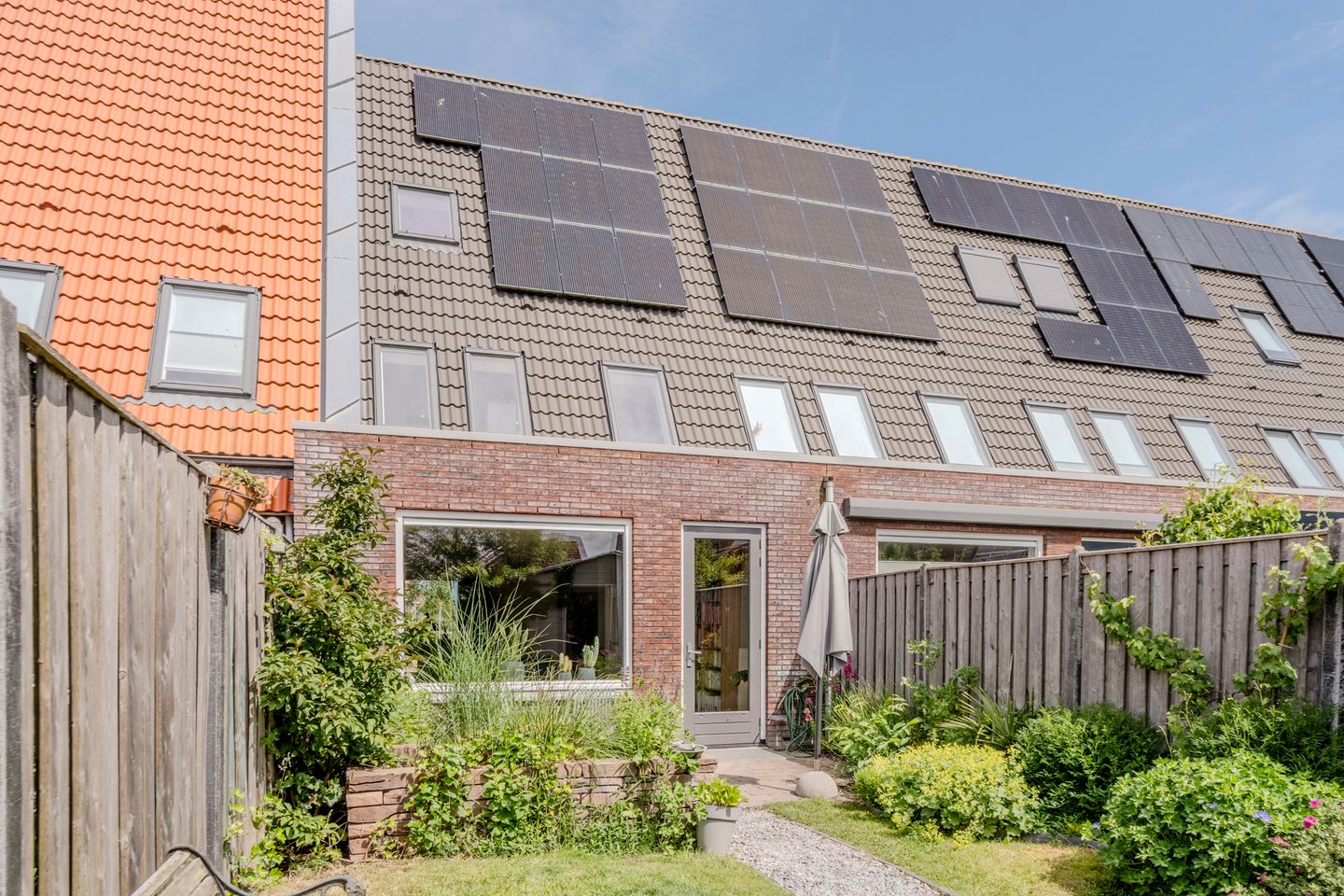 Modern and energy-efficient terraced house with unobstructed water views in Westerdel — 29
