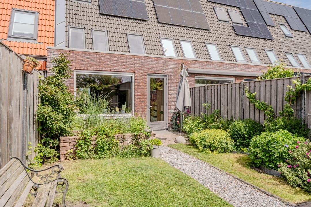 Modern and energy-efficient terraced house with unobstructed water views in Westerdel — 23